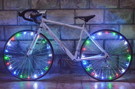 arm Worden Negen Spaakverlichting LED - Spaak wiel Led verlichting | Fiets Licht |  Lichtsnoer Fietswiel | Fiets Wiel Licht | 20 Leds | 2 functies | 220 Cm |  Geschikt voor 1 fietswiel - Bestgadgets4u