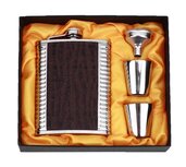 Luxe RVS Heupfles met Leer Gift Set - Drankflacon Heupflesje - Drankfles Zakfles ZakFlacon - Incl. Trechter en Bekertjes - 8 oz / 236ml Luxe RVS Heupfles met Leer Gift Set - Drankflacon Heupflesje - Drankfles Zakfles ZakFlacon - Incl. Trechter en Bekertjes - 8 oz / 236ml