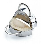 2 in 1 Ravioli Maker RVS | Ravioli Mal | Ravioli Vorm en Deeg Uitsteker met een diameter van 10 cm 2 in 1 Ravioli Maker RVS | Ravioli Mal | Ravioli Vorm en Deeg Uitsteker met een diameter van 10 cm